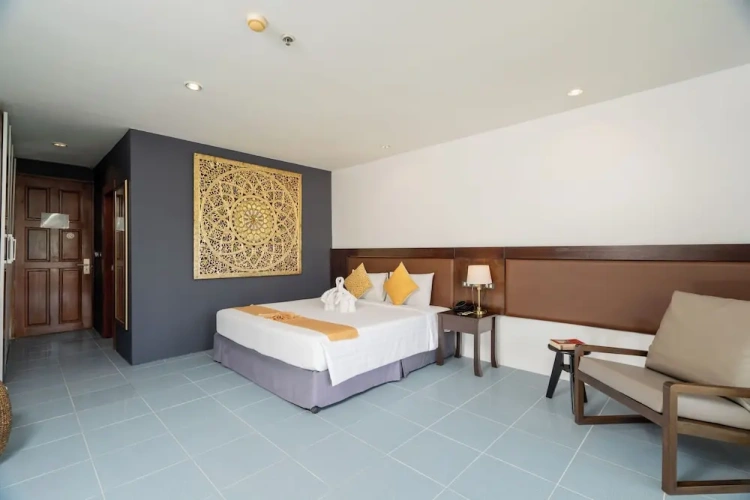 Standard room with pool view