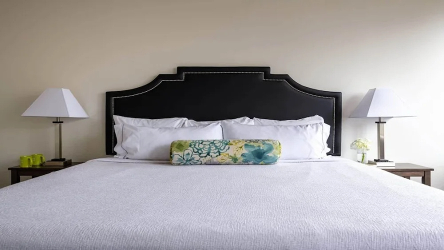 CozySuites | TWO Stylish 2BR Condo on Elm St.