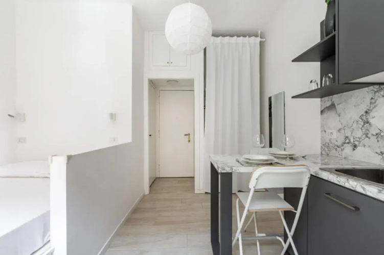 Guesthost - Bright Apt 600mt From Viale Zara!