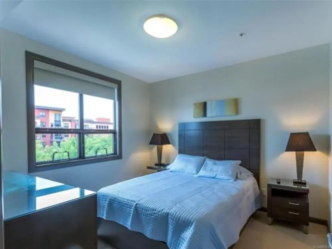 2 Bed 2 Bath Corner Unit Overlooking Pool #501