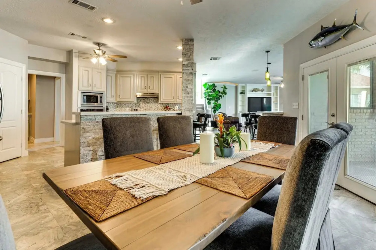 Waterfront Lake Conroe Home w/ Pool Access!
