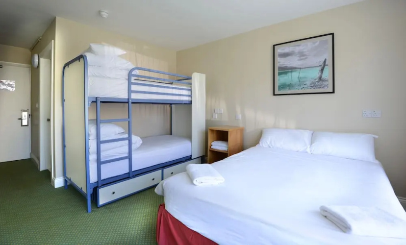3 Lakes Hostel