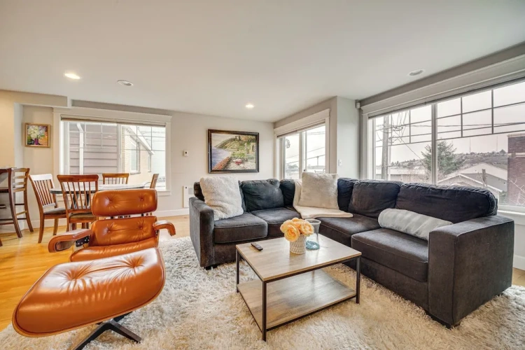 3 Bedrooms Apartment