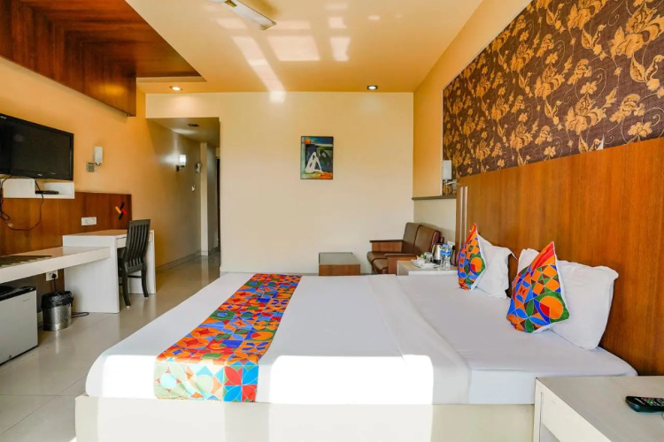 FabHotel Devanshi Inn