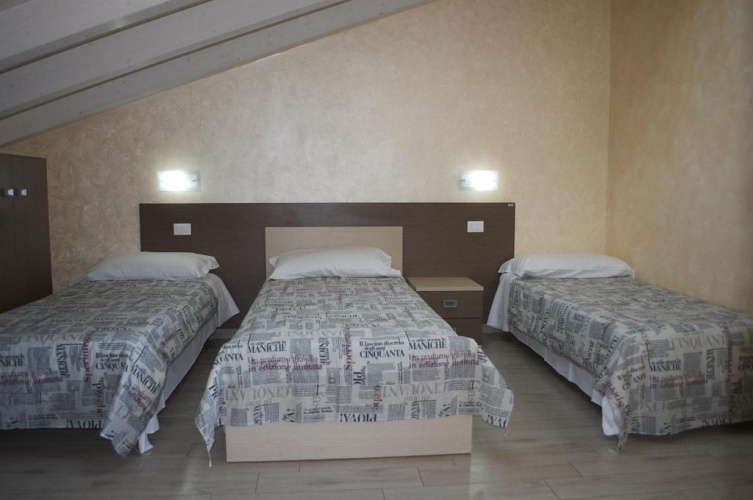 Standard Triple room