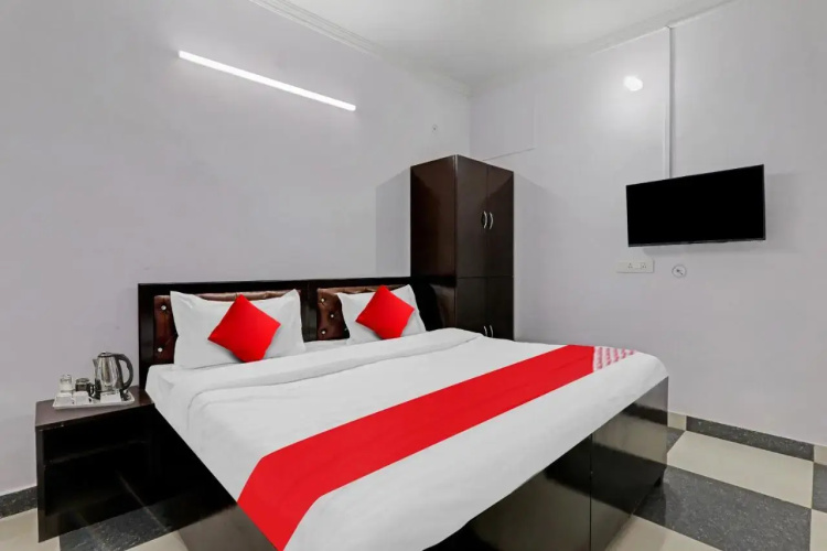 OYO Flagship 80680 Hotel Harsh Inn