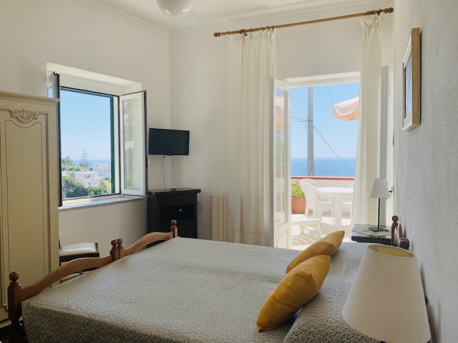 Standard Twin room with partial sea view