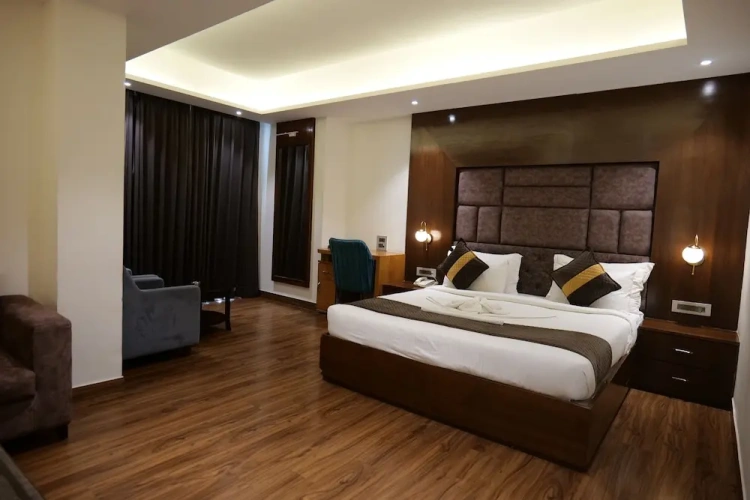Executive Double room with balcony and with mountain view