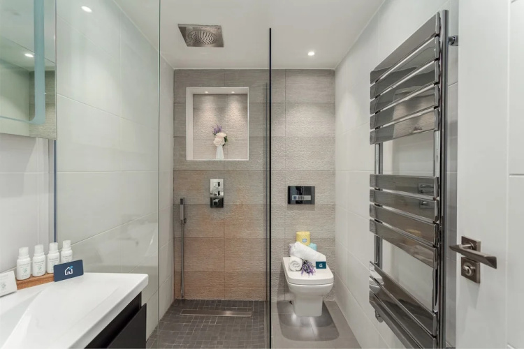 Spacious Canfield Gardens Studio