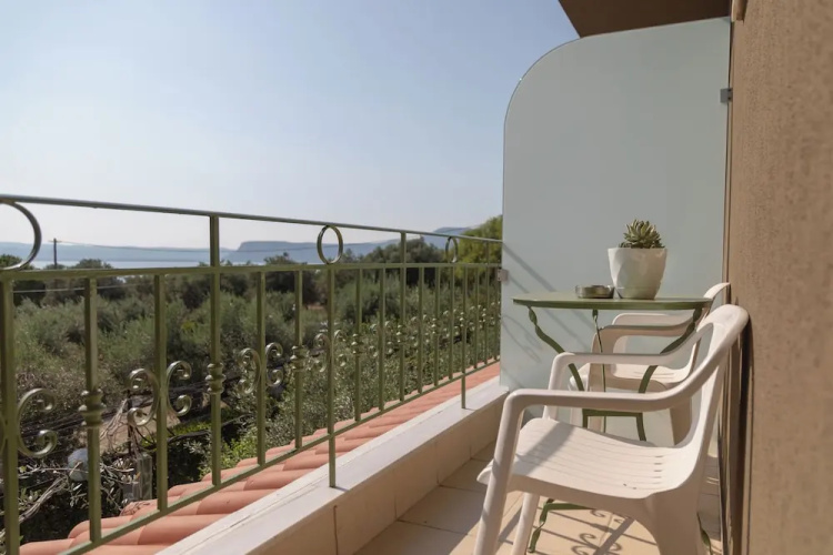 Ampoulos Rooms & Apartments