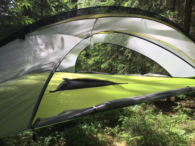 Baumzelt im Wald