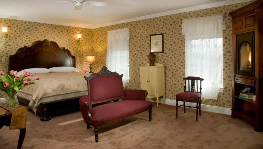 Wilbraham Mansion