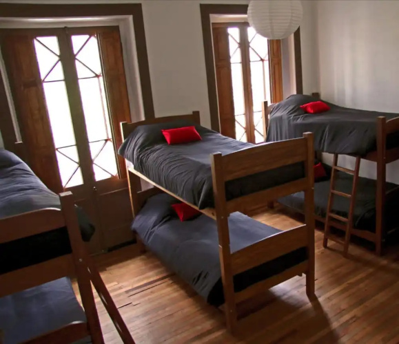 Hostal Irreal - Hostel