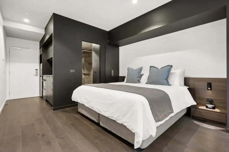 Braddon Studio With Parking & BBQ