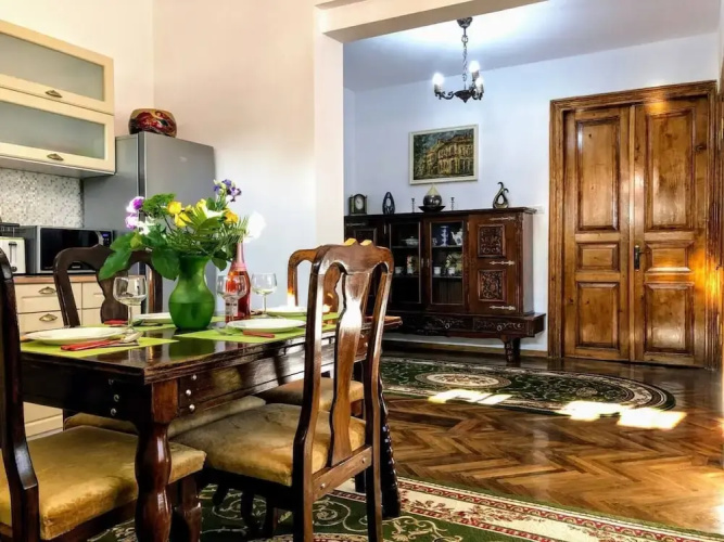 Unique Old Town Home 2min to Beach & Harbour