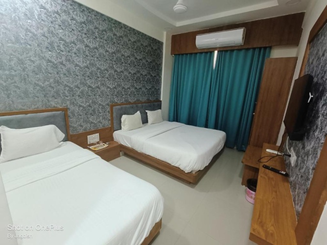 Standard Triple room