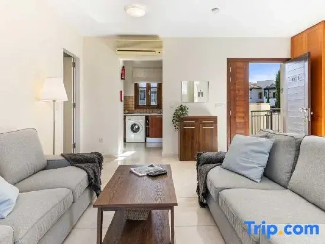 2 Bedrooms Apartment