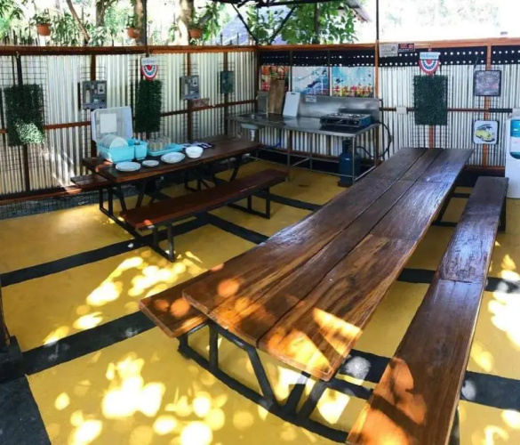 RedDoorz Hostel @ Ragsak Kamp Beach Resort