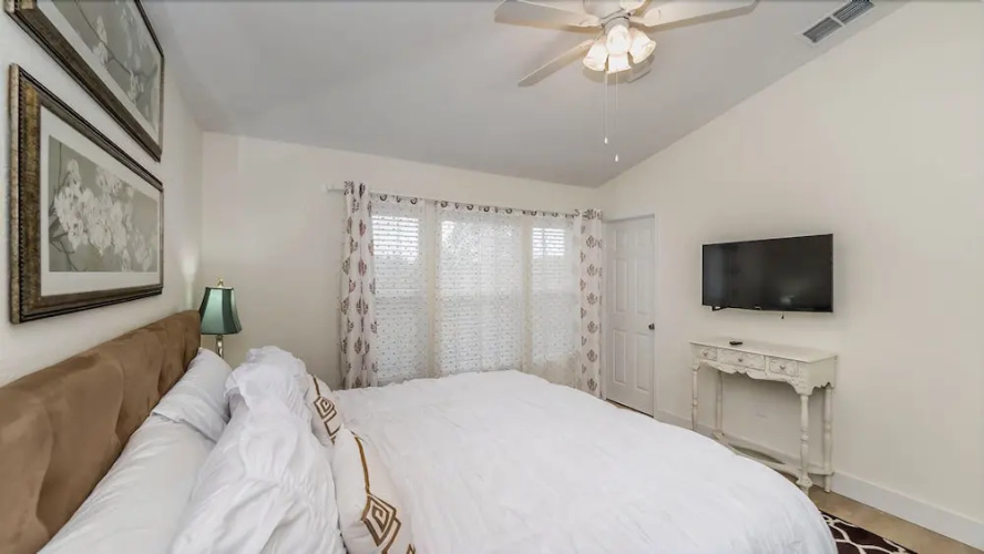 2545 Windsor Hills