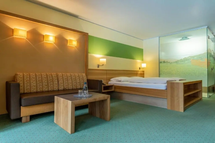 Standard Sextuple Family room