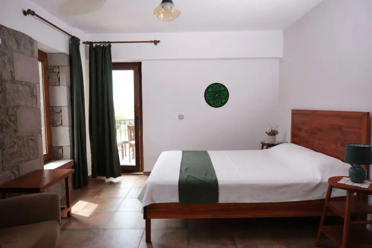 Assos Pırnal Köy Evi