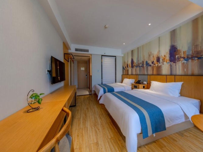 Standard Twin room with view