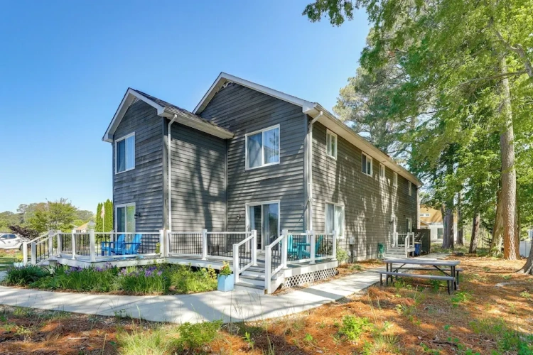 4 Bedrooms Cottage