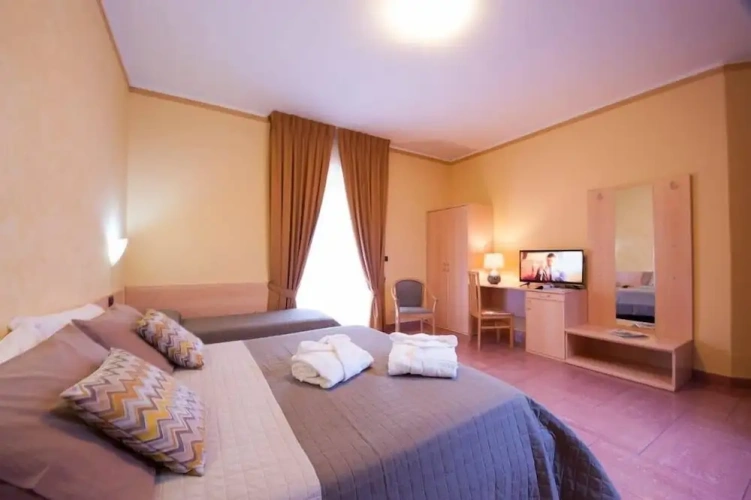 Standard Triple room with balcony