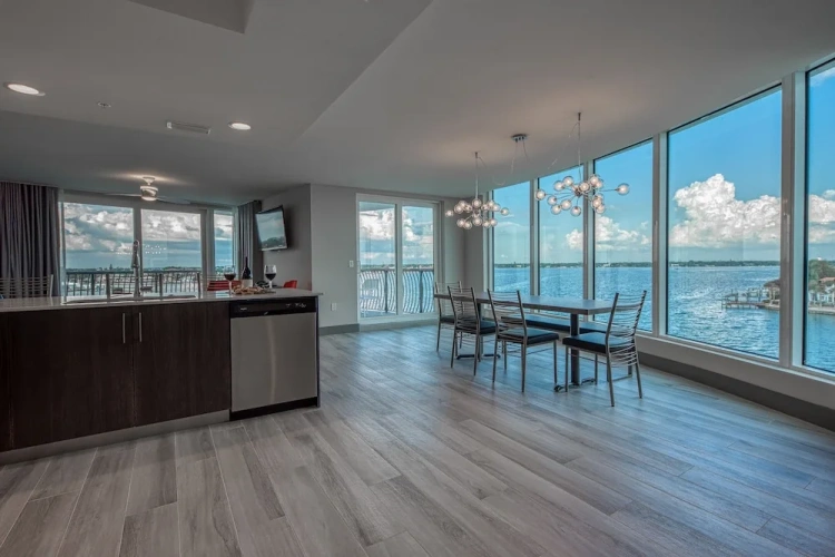 3 Bedrooms Presidential Suite with balcony and with bay view