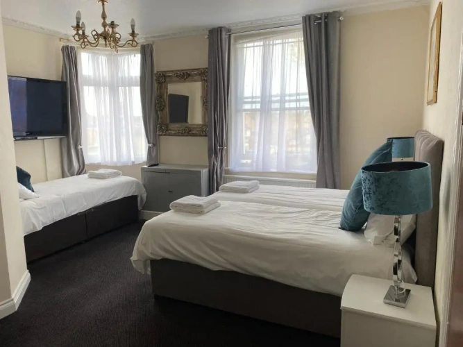 Standard Triple room