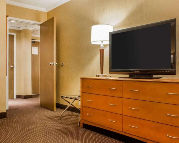 Quality Inn & Suites Riverfront