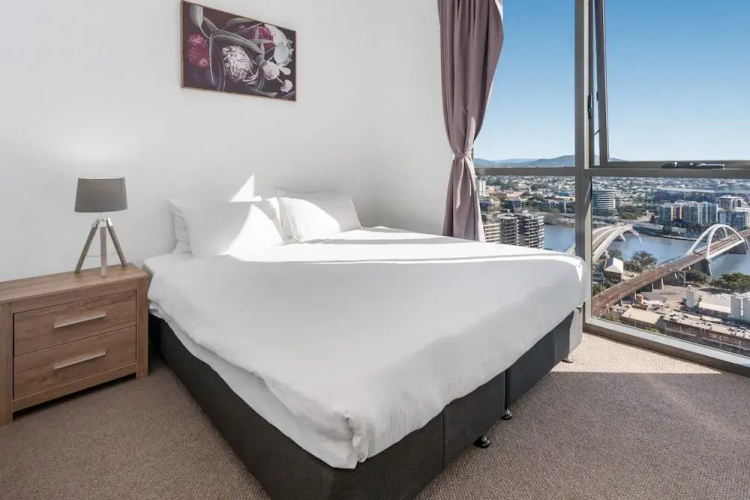 River-view Unit With Rooftop Pool Near Museums