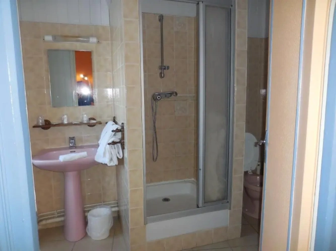 Standard Triple room with city view