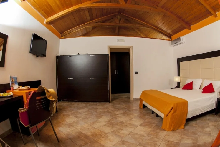 Standard Triple room