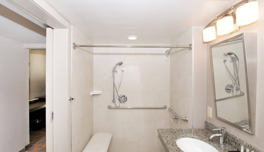 Embassy Suites by Hilton Cincinnati Northeast Blue Ash photo 14