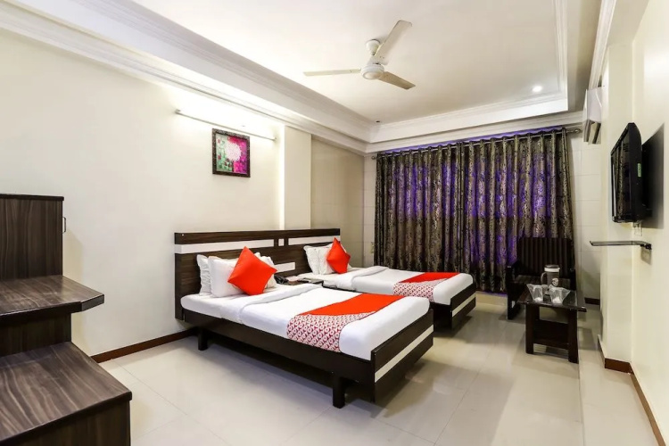 Oyo 26315 Hotel Alpha