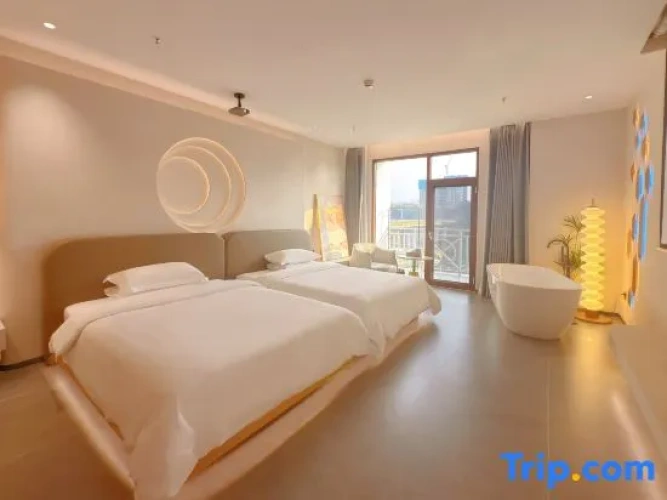 Standard Twin room with view