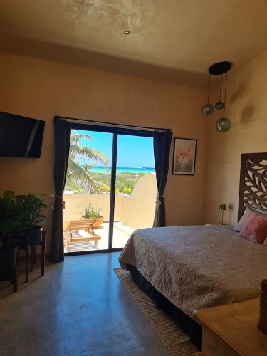 Deluxe room with balcony and beachfront