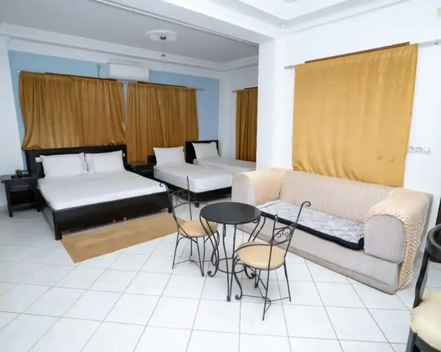 Standard Triple room