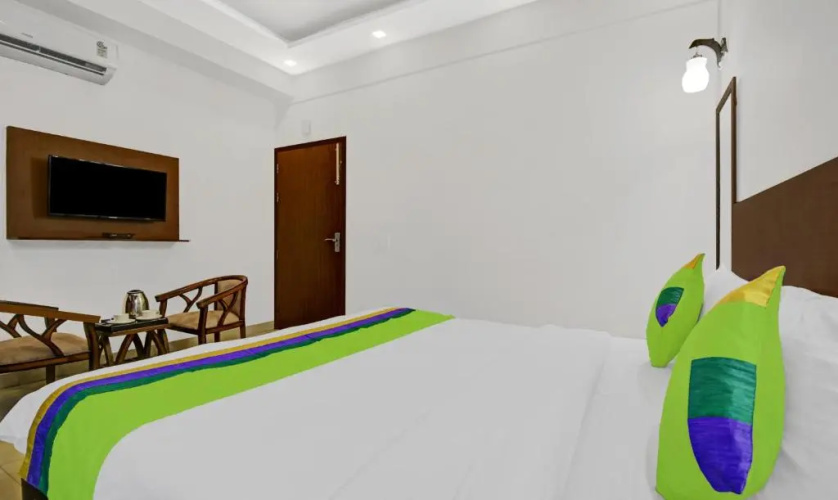 Treebo Noida Grand