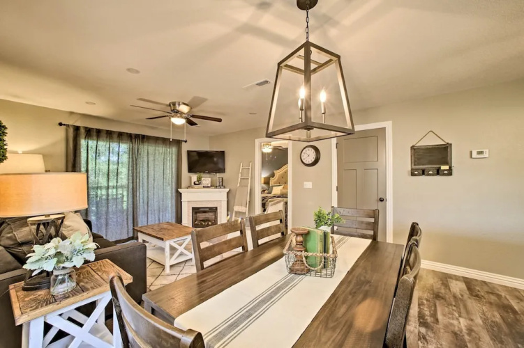 2 Mi to Silver Dollar City: Condo w/ Fireplace!