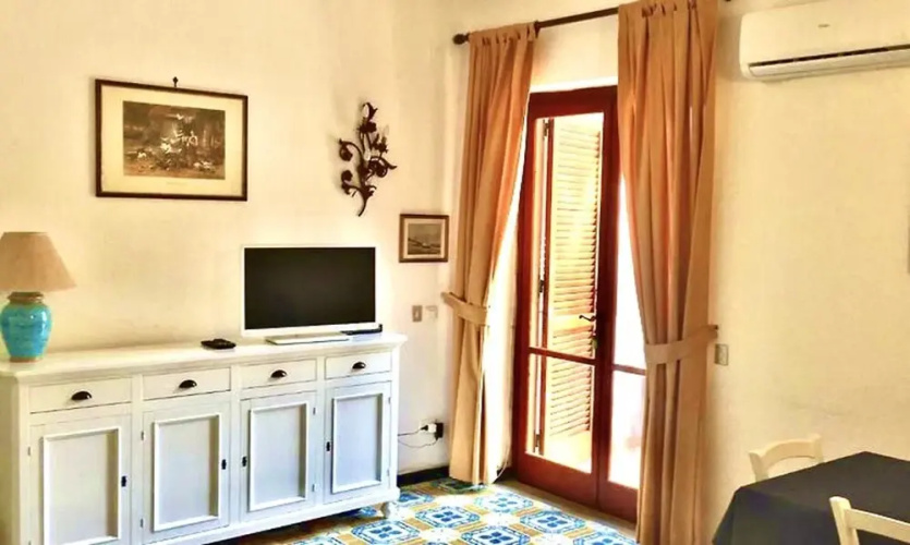 Beautiful 2-bed House in Positano Main Square Area
