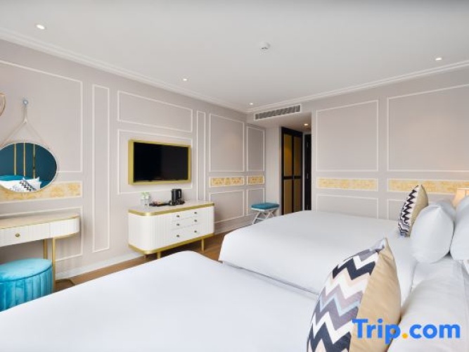 Deluxe Twin room with city view