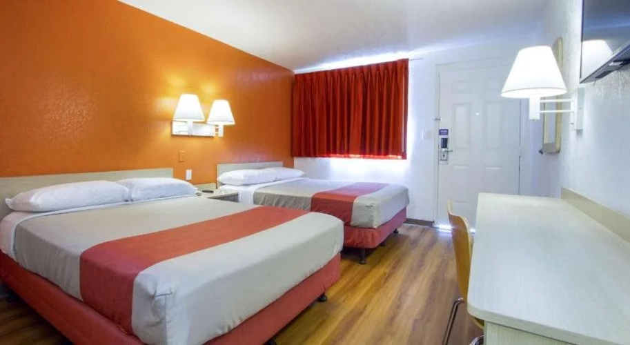 Motel 6 Phoenix - Northern Avenue