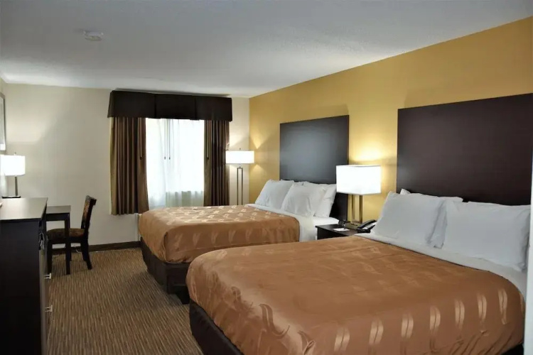 Quality Inn & Suites Metropolis I-24