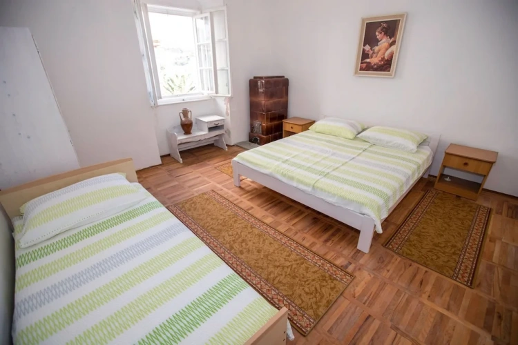 3 Bedrooms Apartment