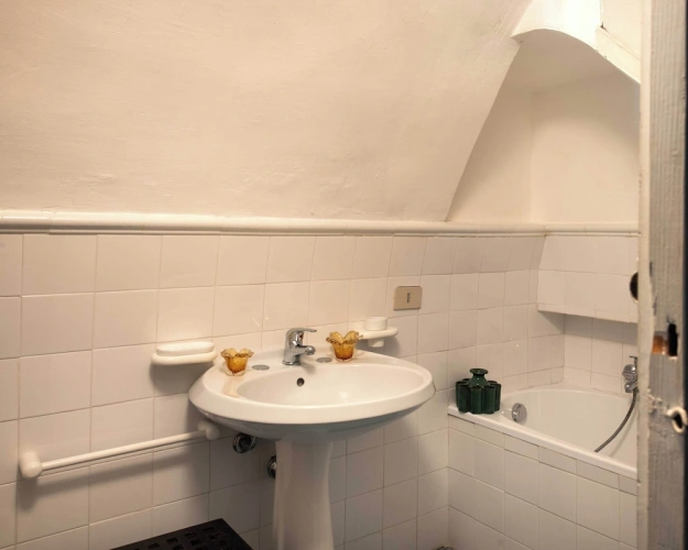 4 Bedrooms Apartment with balcony
