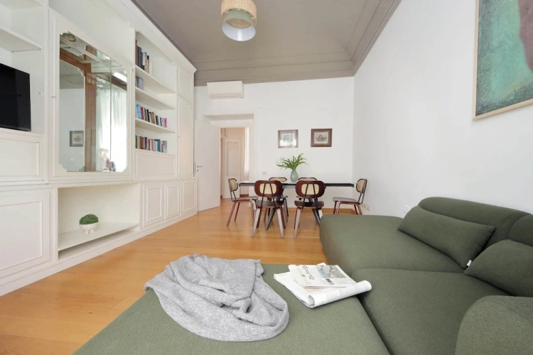 4 Bedrooms Apartment