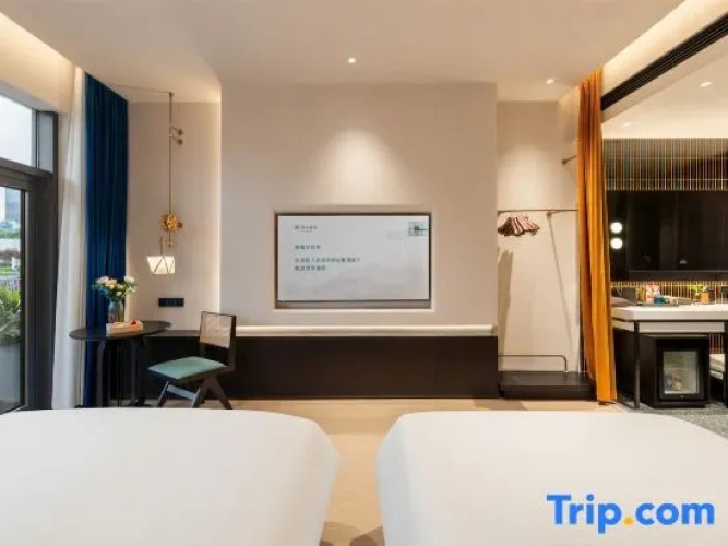 Standard Twin room with river view
