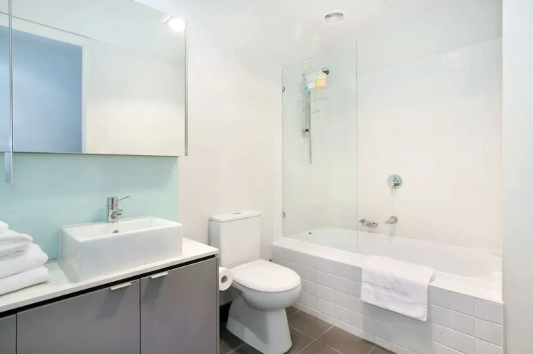 3 Bedrooms Apartment